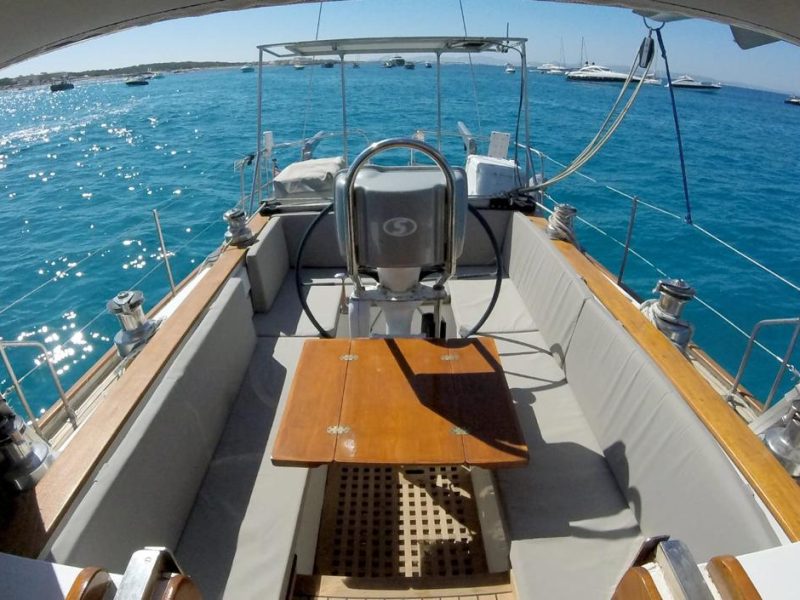 aft area of the mc arthur 45 sailing boat Hanuman