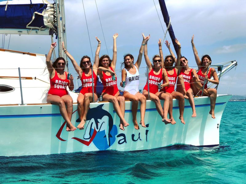 Catamaran Maui (Petrachi 32) Girls Enjoying