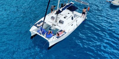 Catamaran Maui (Petrachi 32) People Enjoying