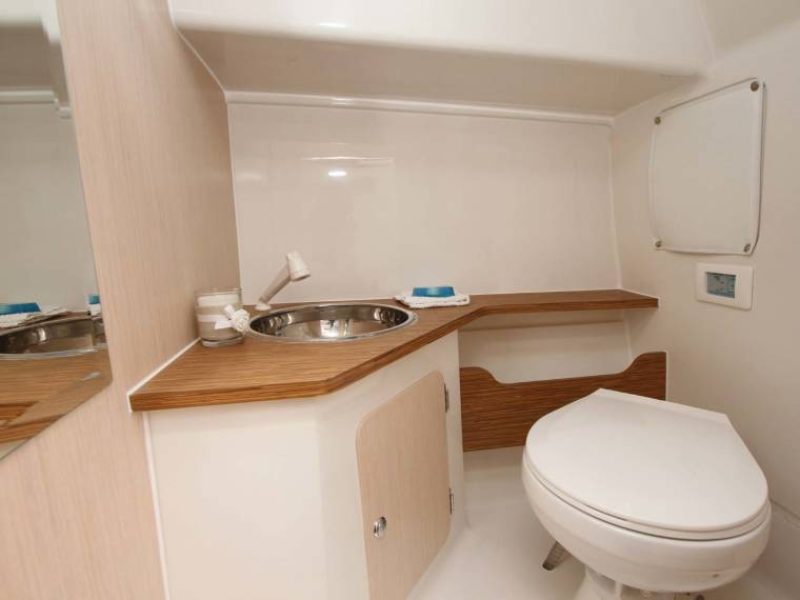 Pacific Craft Sun Cruiser 750 Cabin bano